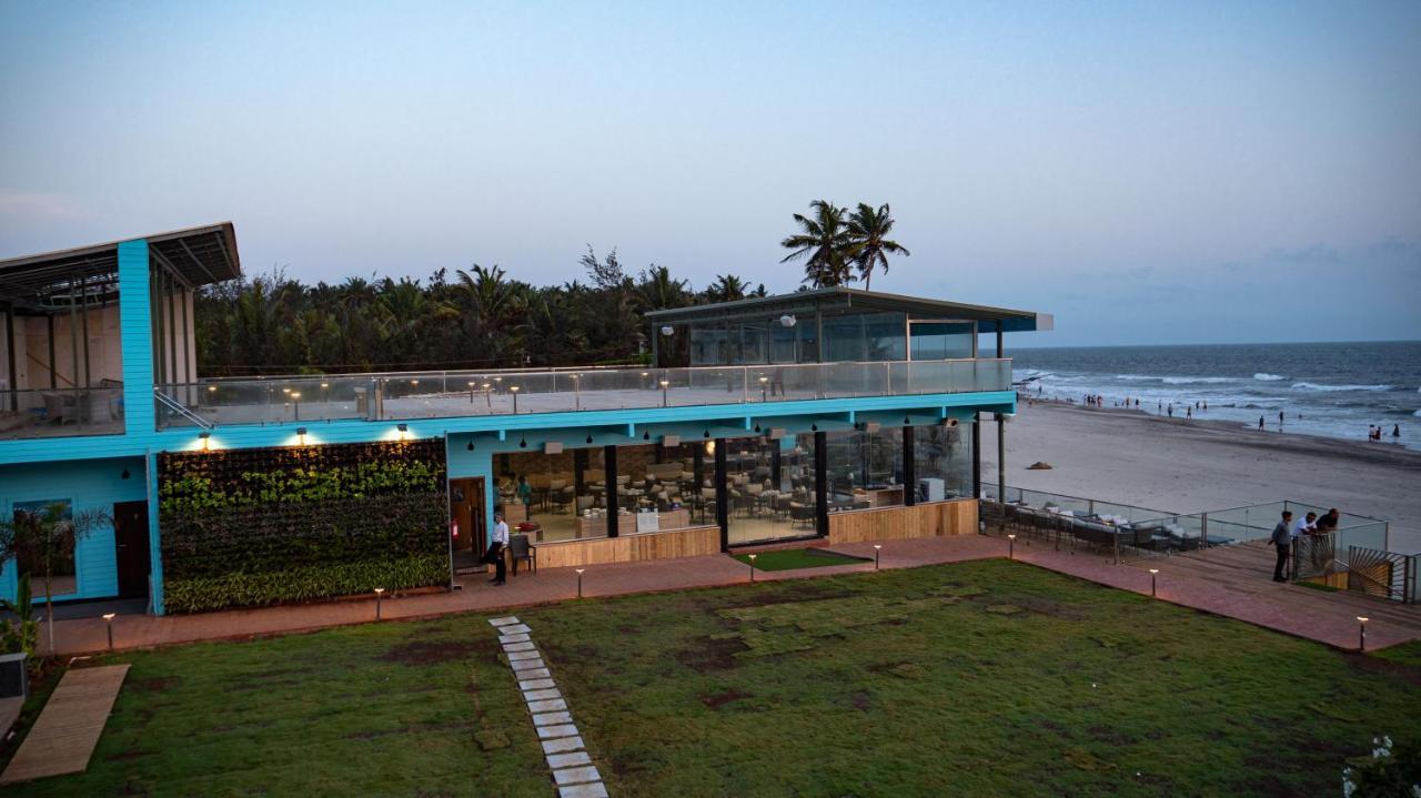 Tan-N-Sand Morjim Exterior foto