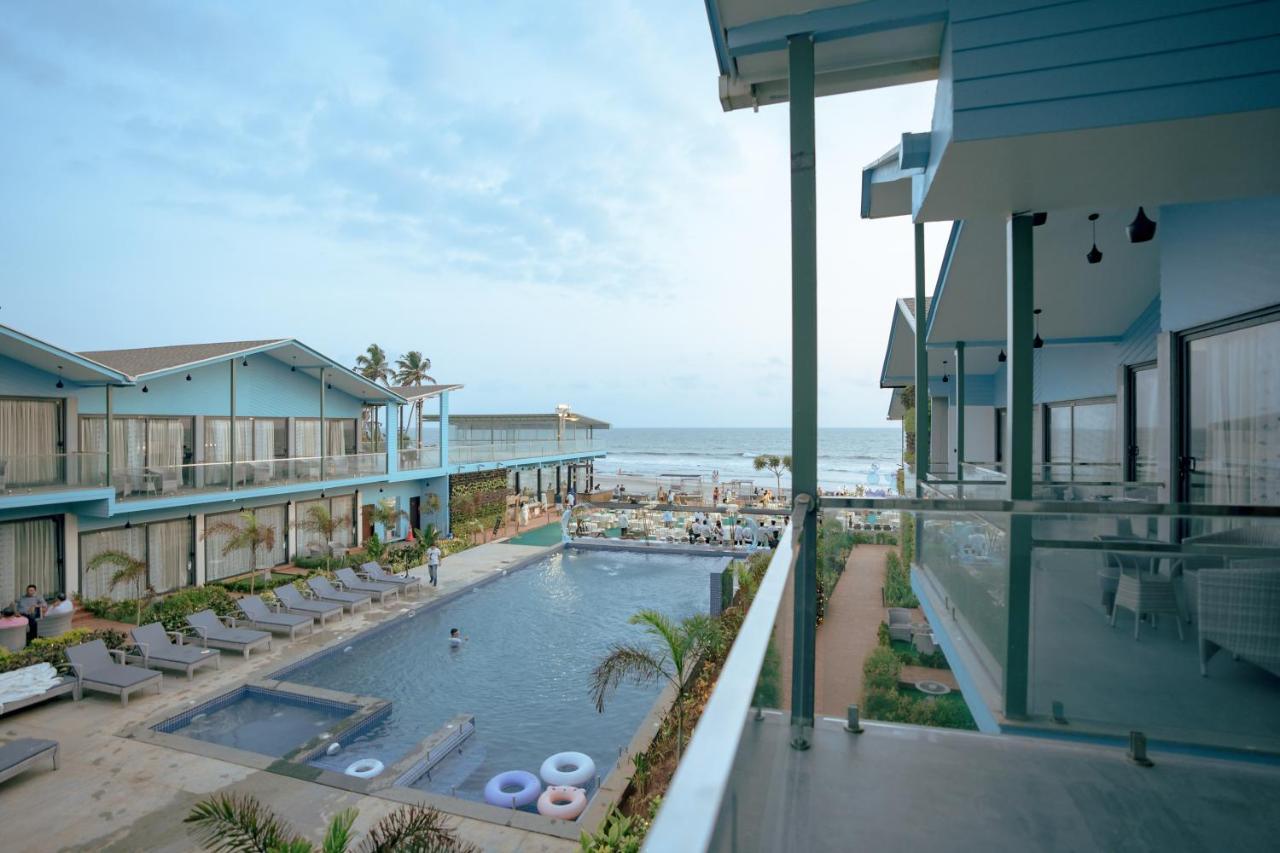 Tan-N-Sand Morjim Exterior foto